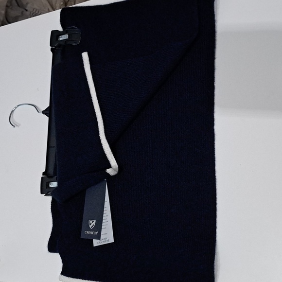 Cremieux 100% Cashmere Navy Scarf